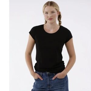 No boundaries black T-shirt large staple Tee🍃‎